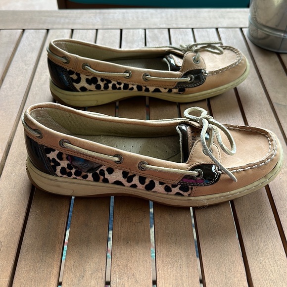 Brown and leopard SPERRY topsiders! Size 7.5 in excellent condition. - Picture 4 of 6